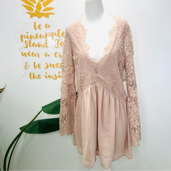 TOBI Blush Pink Nude Lace Scallop Plunge Chiffon Mini Dress Bell Sleeve … - Picture 2 of 16
